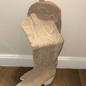 Beige Women's Cowboy Boots sz 6